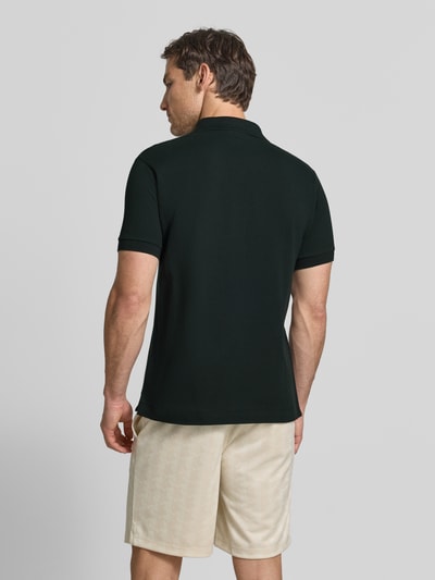 Mannenmodel draagt Regular Fit poloshirt uit puur katoen van Lacoste, effen zwart, Heren poloshirt, volledige achterkantaanzicht.