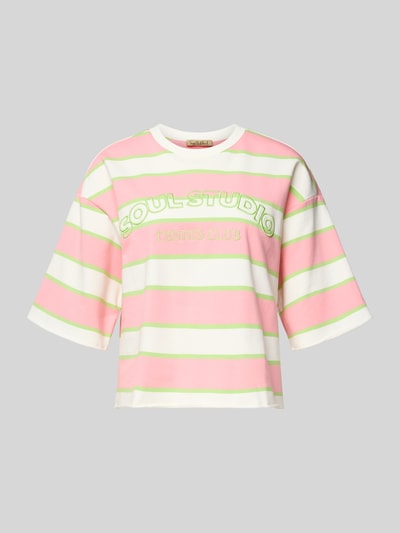 Produktfoto, Cropped Boxy Fit Sweatshirt mit Label-Stitching von Smith and Soul, rosa-weiß gestreift, Baumwoll-Elasthan-Mix, Rundhalsausschnitt.