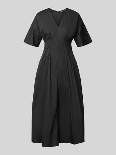 Produktfoto, schwarzes Midikleid aus Baumwoll-Lyocell-Mix Modell 'WORK' von MANGO mit taillierter Passform, V-Ausschnitt, Raffungen, kurzärmelig, Midilänge, glatte Textur, schlichte Farben.