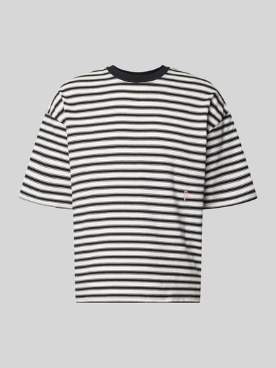 Produktfoto, Oversized T-Shirt mit Label-Stitching von REVIEW, schwarz-weiß gestreiftes Herren T-Shirt aus reiner Baumwolle im Allover-Look, Oversized-Fit, mit Rundhalsausschnitt, Rückenlänge bei Größe M 67 cm.