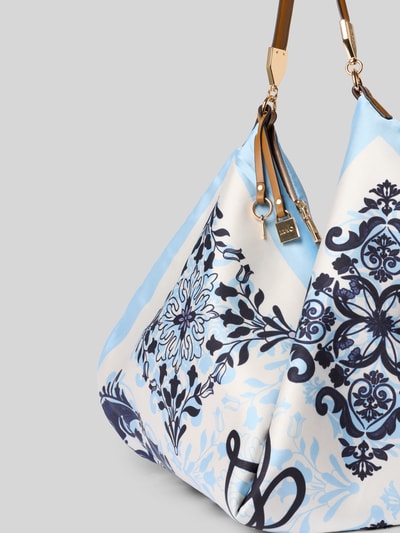 Produktfoto, Handtasche mit Tragehenkel Modell 'FOULARD' von Liu Jo White aus blau-weißem Satin mit Hauptfach, Reißverschluss und Label-Applikation, Breite 70 cm, Länge 40 cm, Tiefe 5 cm, Schulterriemen 38 cm