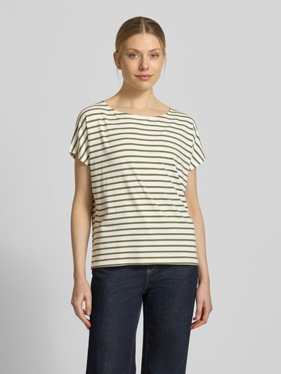 Frauenmodel trägt T-Shirt mit Rundhalsausschnitt von Christian Berg Woman aus Viskose-Mix mit Stretch-Anteil, Gerader-Schnitt, Kappärmel, Rückenlänge bei Größe S 57 cm, cremefarben mit dunklen Streifen, Ganzkörperansicht von vorne.