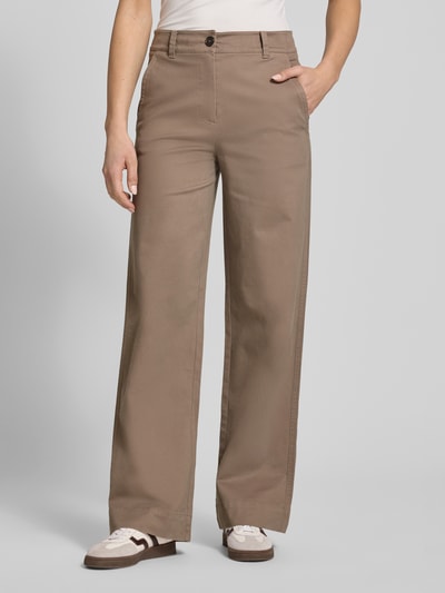 Vrouwenmodel draagt Straight Leg Hose aus Baumwoll-Mix van Marc O'Polo, look: effen, pasvorm: straight, katoenmix, steekzakken, knoop- en ritssluiting, labelapplicatie, riemlussen, zijaanzicht, detailopname onderlichaam.