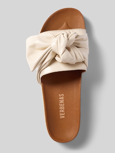 Produktfoto, Slipper mit Zierschleife Modell 'Roxy' von Verbenas, abgerundete Passform, offene Ferse, profilierte Sohle, Absatzhöhe 3 cm, Größe 40, Beige und Braun, glatte und weiche Textur.