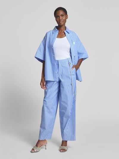 Essentiel Antwerp Spodnie carrot o luźnym kroju z paskiem z kamieniami stras model ‘HOEK’ Jasnoniebieski 1