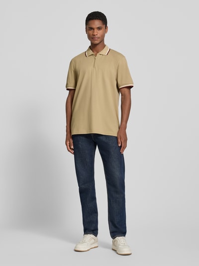 MCNEAL Slim Fit Poloshirt mit Kontraststreifen und Reißverschluss Mud 1