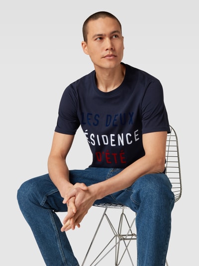 Les Deux T-Shirt mit Flockprint Modell 'Résidence' Marineblau 3