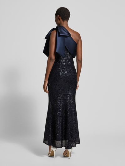 Forever New Sukienka wieczorowa o kroju slim fit z ozdobną kokardą model ‘Delta’ Ciemnoniebieski 5