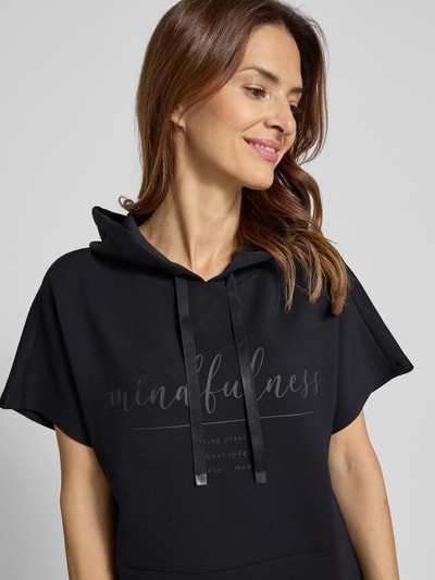 Christian Berg Woman Sweatkleid mit Statement-Print und Kapuze Black 3