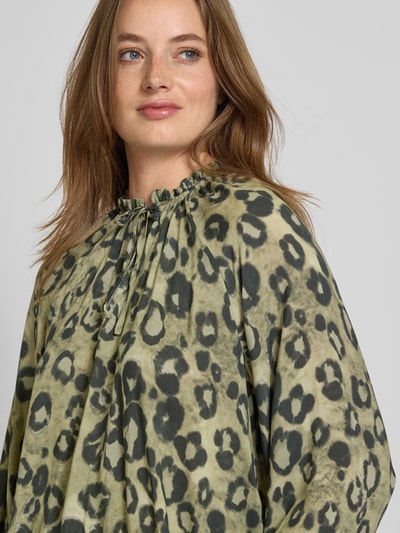 monari Bluzka o kroju regular fit z wiskozy ze zwierzęcym nadrukiem Zielony melanż 3