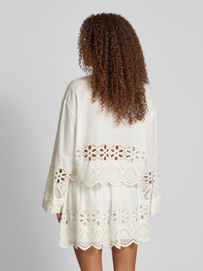 EDITED Cropped Bluse mit Lochstickerei Modell 'Sophia' Offwhite 5