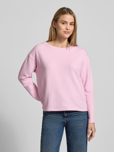 Vrouwenmodel draagt Relaxed Fit Sweatshirt uit katoenmix van s.Oliver RED LABEL, look effen, lange mouw, ronde hals, Ganzkörperansicht van voren.