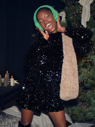 CAPELLI NEW YORK Nauszniki z imitacji futra z haftami model ‘Tree’ Zielony 4