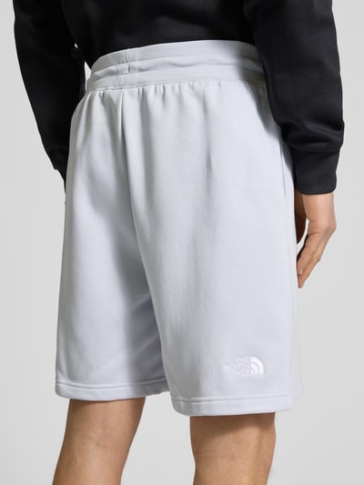 The North Face Relaxed fit sweatshorts met labelstitching Lichtgrijs - 3