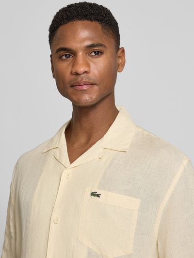 Lacoste Relaxed Fit Leinenhemd mit Resortkragen Beige Melange 3