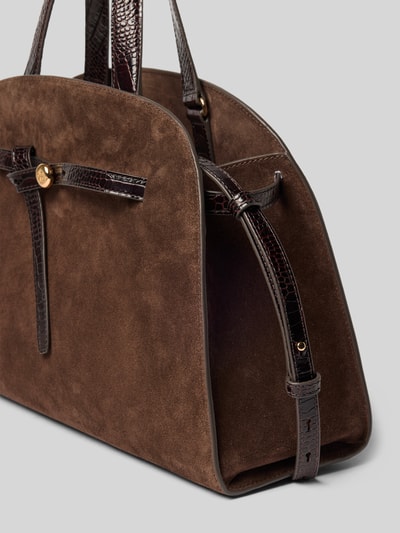 Produktfoto, Crossbody Bag aus echtem Leder von Tory Burch in Dunkelbraun, strukturierte Wildleder- und Glattleder-Optik, verstellbarer Schulterriemen, Hauptfach mit Karabinerverschluss, kurze Tragehenkel, Innenfach, Maße ca. 33x26x14 cm
