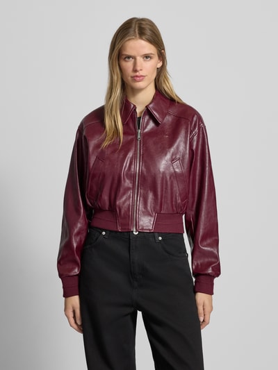 Calvin Klein Jeans Cropped Jacke in Leder-Optik Bordeaux 4