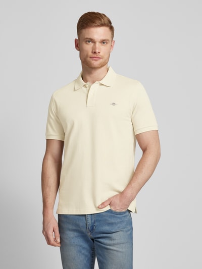 Gant Koszulka polo o kroju regular fit z wyhaftowanym logo model ‘SHIELD’ Piaskowy 4
