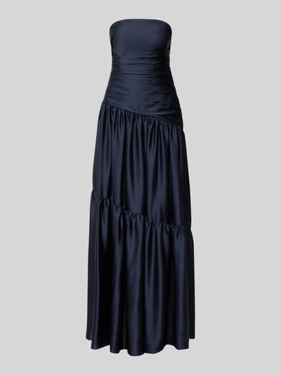 Produktfoto, Abendkleid im Stufen-Look von Luxuar in dunklem Blau, taillierte Passform, ärmellos, glänzende Satin-Textur, Maxikleid, Reißverschluss hinten, Stufen-Details, Größenangaben: Rückenlänge 125 cm, Brustweite 34 cm