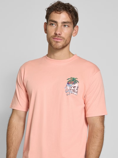 BOARDIES T-shirt met motief- en labelprint, model 'Peach Paradise' Abrikoos - 3