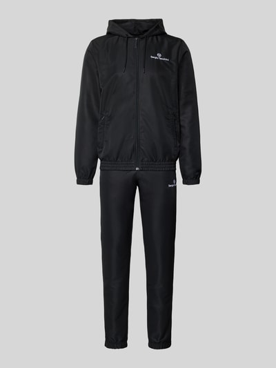 Produktfoto, schwarzer Regular Fit Tracksuit mit Logo-Stitching Modell 'Carson' von SERGIO TACCHINI, Kapuze, Reißverschluss, elastische Abschlüsse, Eingrifftaschen, sportliche Textur, glattes Material, Herren, Bundweite 38 cm, Rückenlänge 67 cm, Schulterbreite 43 cm, Ärmellänge 70 cm, Innenbeinlänge 76 cm.