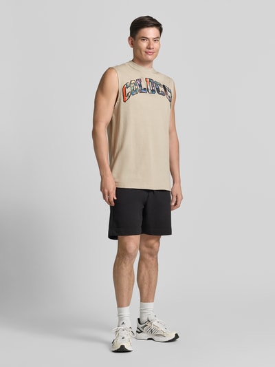COLUCCI Regular Fit Tanktop mit Label-Stitching Schlamm 1