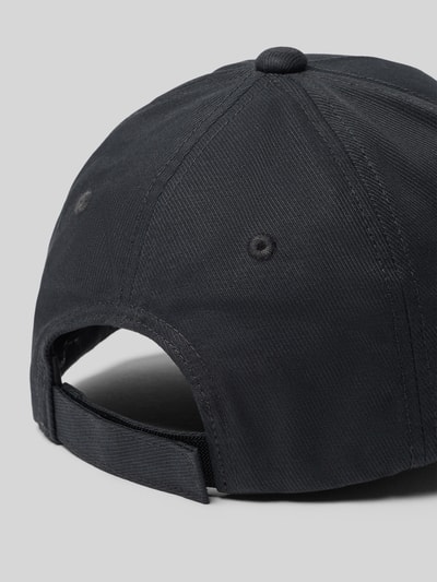 Produktfoto, Base Cap aus reiner Baumwolle mit Logo-Patch von Emporio Armani, schwarze Struktur, Klettverschluss, Curved Visor, Damen Accessoire