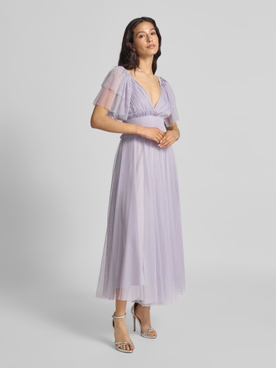 LACE & BEADS Knielanges Cocktailkleid mit V-Ausschnitt Flieder 1