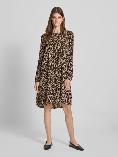 Betty Barclay Knielanges Kleid mit Rundhalsausschnitt und Smok-Details Black 1