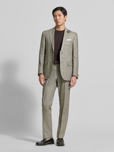 Männermodel trägt Anzughose aus linnenmix met wol en persplooien, mix van linnen en wol, slim fit, achterzakken van Carl Gross, heren, kleur lichtgrijs, broek met bandwijdte maat 50: 44 cm en binnenbeenlengte 81 cm, geheellichaamsaanzicht van voren.