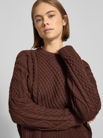 Guess Jeans Strickpullover mit Strukturmuster und Rundhalsausschnitt Dunkelbraun 3