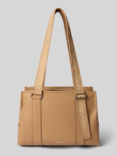 Produktfoto, Shopper aus Baumwoll-Mix von CK Calvin Klein in Beige mit strukturierter Oberfläche und breiten, gemusterten Trägern, Damen Shopper von CK Calvin Klein.
