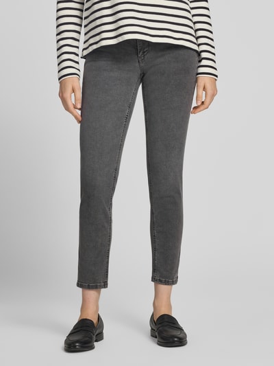 Vrouwenmodel draagt Skinny Fit Jeans uit elastische katoenmix Model 'MONROE' van Liu Jo White, grijs, 5-pocketmodel, knoop- en ritssluiting, riemlussen, vooraanzicht, Nahaufnahme onderlichaam. Context: Dames jeans van Liu Jo White, elastische katoenmix, skinny jeans, Model 'MONROE', 5-pocketmodel, riemlussen, knoop- en ritssluiting, bandwijdte bij maat 27: 36 cm, binnenbeenlengte bij maat 27: 68 cm.