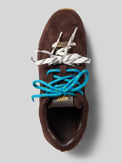 Produktfoto, brązowe sneakersy z naturalnej skóry z zaokrąglonym czubkiem, wiązanie, model 'Asiel' od Steve Madden, gumowa podeszwa, wysokość obcasa w rozmiarze 40: 1 cm, wysokość cholewki w rozmiarze 40: 8 cm, szerokość cholewki w rozmiarze 40: 9 cm