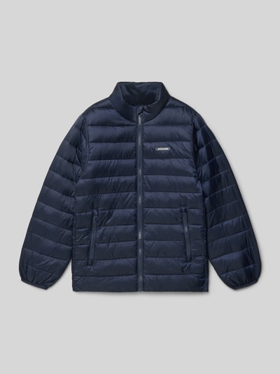 Produktfoto, Regular Fit Steppjacke mit Logo-Detail Modell 'Louis' van Jack & Jones, donkerblauw, horizontale stiksels, rits, zijzakken, elastische mouwuiteinden, kindermaten