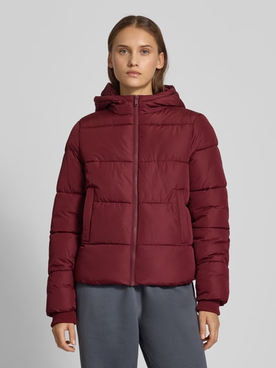 Pieces Kurtka pikowana o kroju regular fit z kapturem model ‘BEE NEW’ Ciemnoczerwony 4