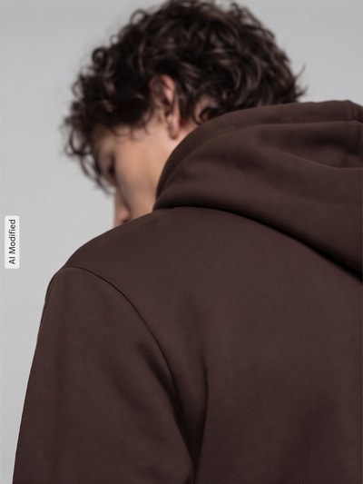 Mannenmodel draagt Regular Fit Hoodie aus Baumwoll-Mix model 'CERES' van ONLY, Heren hoodie, detailopname rug, KI-modificeerd beeld