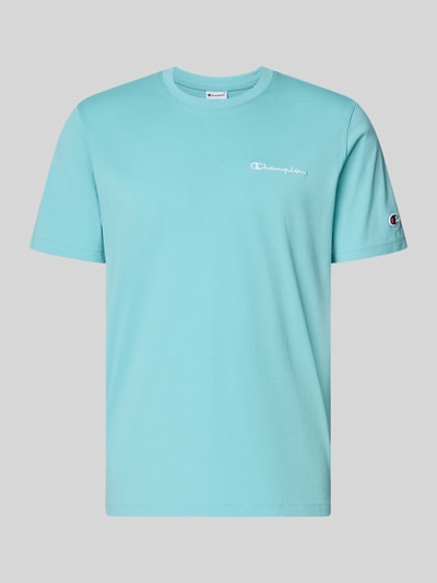Produktfoto, Herren T-Shirt mit Rundhalsausschnitt aus Baumwoll-Mix in Hellblau, Modell 'ICONS CONTRAST' von CHAMPION, Logo-Stitchings, Modern Fit, Rückenlänge Größe M 70 cm