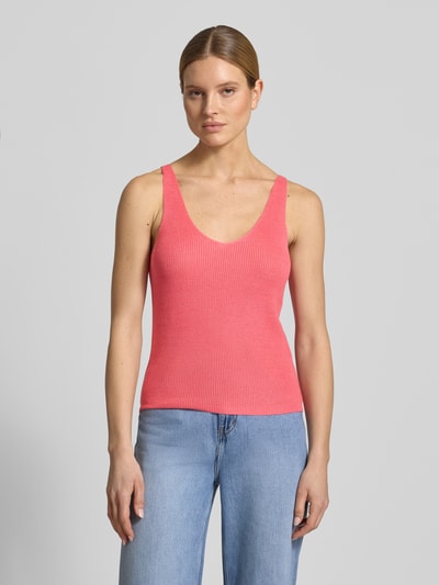 Vrouwenmodel draagt Regular Fit Strick-Top aus Viskose-Mix model 'NEWLEX' van Vero Moda, look: effen, regular fit, V-hals, model met brede bandjes, knitwear, materiaalverwerking: viscosemix, Ganzkörperansicht van voren.