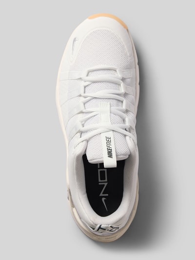 Produktfoto, witte sneakers met zwarte en beige details, grove textuur, Sneaker met Logo-Detail model 'Free Metcon 7' van Nike, Dames sneakers