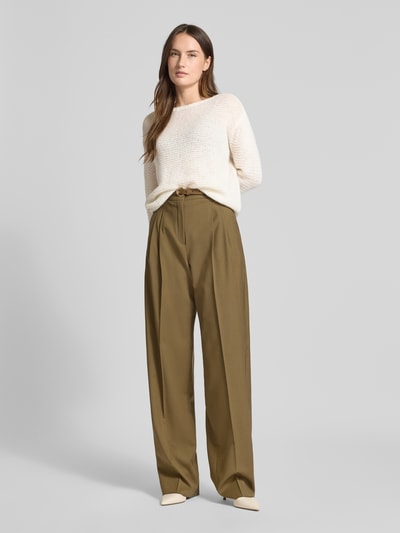 Frauenmodel trägt Regular Fit Pullover mit Alpaka-Anteil in Strick-Optik von Luisa Cerano, semitransparent, creme, Ganzkörperansicht von vorne.