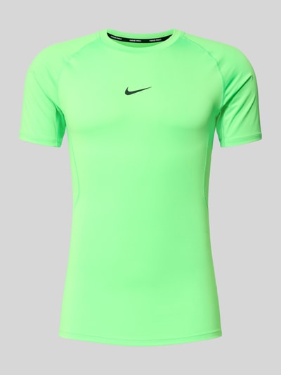 Produktfoto, T-Shirt mit Logo-Print und Rundhalsausschnitt von NIKE TRAINING in Hellgrün, Slim-Fit, Raglanärmel, Rückenlänge 72 cm, Größe M