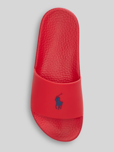 Productfoto, Badeschuhe met logo-print van Polo Ralph Lauren, effen rood, afgeronde neus, platte zool, gestructureerde zool, open instap.