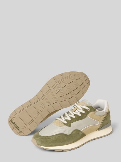 Produktfoto, Sneaker aus Leder-Mix Modell 'City' von HOFF in Oliv und Beige, abgerundete Passform, Logo-Detail, Schnürverschluss, profilierte Sohle, Absatzhöhe 4 cm, Schafthöhe 7 cm, Schaftweite 7 cm
