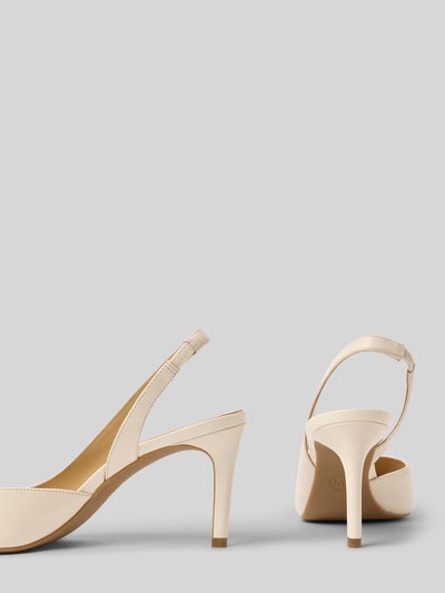 MICHAEL Michael Kors Czółenka skórzane z paskiem na pięcie model ‘ALINA’ Złamany biały 2