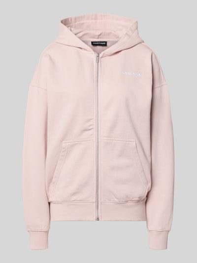 Produktfoto, Oversized Sweatjacke mit Label-Stitching Modell 'CLARITA' von Pegador aus Baumwoll-Mix in zartem Rosaton, Känguru-Tasche, Reißverschluss