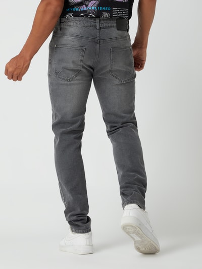 REVIEW Jeans mit Label-Patch Mittelgrau 5