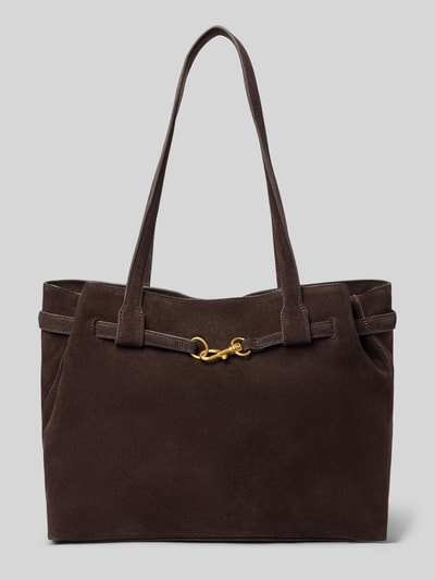 Produktfoto, dunkelbraune Handtasche aus Rindsleder mit Karabiner Modell 'CHUS' von MANGO, glatte Textur, goldfarbene Metallelemente, rechteckige Form, Maße 40x29x11 cm, Magnetverschluss, Schulterriemen 69 cm.