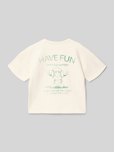 Jongen draagt Regular Fit T-shirt uit katoenmix van s.Oliver RED LABEL, look: effen, motiefprint, ronde hals, korte mouw, puur katoen. Ganzkörperansicht Rückansicht.