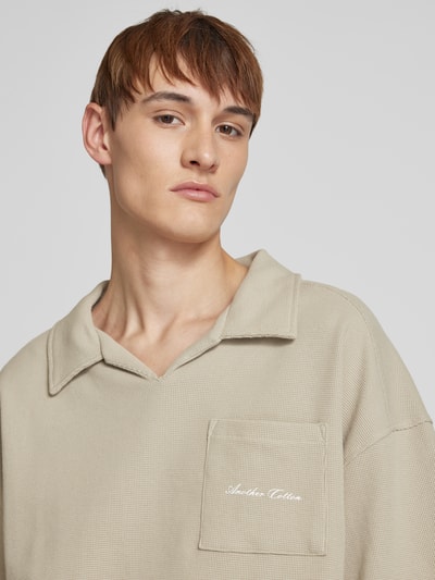 ANOTHER COTTON LAB Oversized Poloshirt mit V-Ausschnitt Offwhite 3